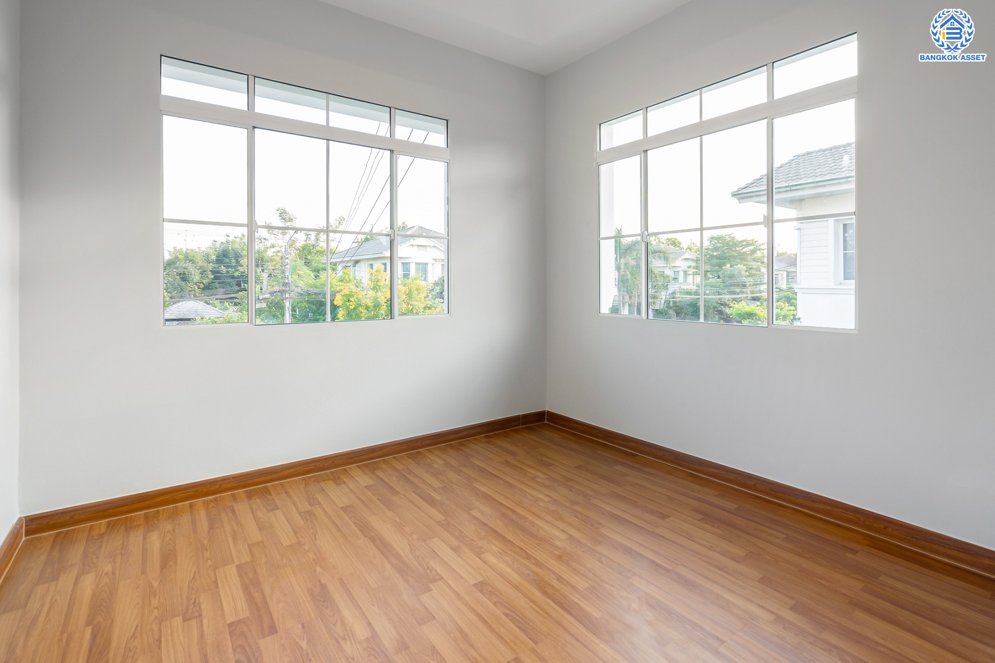 บ้านมือสองตกแต่งใหม่ ม.ชัยพฤกษ์ บางบัวทอง บ้านเดี่ยว แบรนด์ LH  เนื้อที่ 92.9 ตร.ว. ฟังก์ชัน 3 ห้องนอน 3 ห้องน้ำ จอดรถได้ถึง 4 คัน มีพื้นที่บริเวณบ้านกว้างขวางกว่า 232 ตร.ม. พร้อม Facilities ครบครัน บนทำเลเดินทางสะดวก ติดถนนบางกรวย-ไทรน้อย ใกล้เซ็นทรัลเวสต์เกต และรถไฟฟ้าสายสีม่วง "สถานีบางพลู"